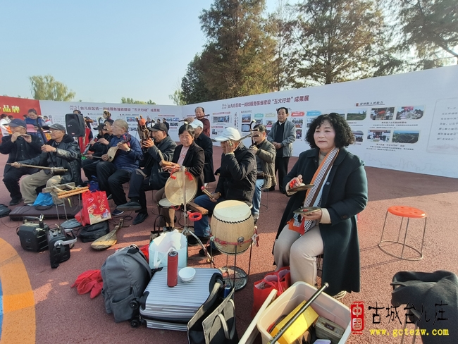 台儿庄：艺术下乡、新年祝福（图）