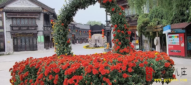 台儿庄古城船型街：金秋盛景与文化瑰宝交相辉映（图）