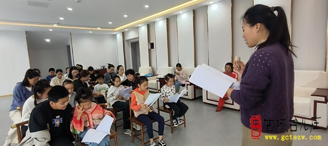 开卷有益读书会走进台儿庄图书馆，国庆假期书香伴成长（图）