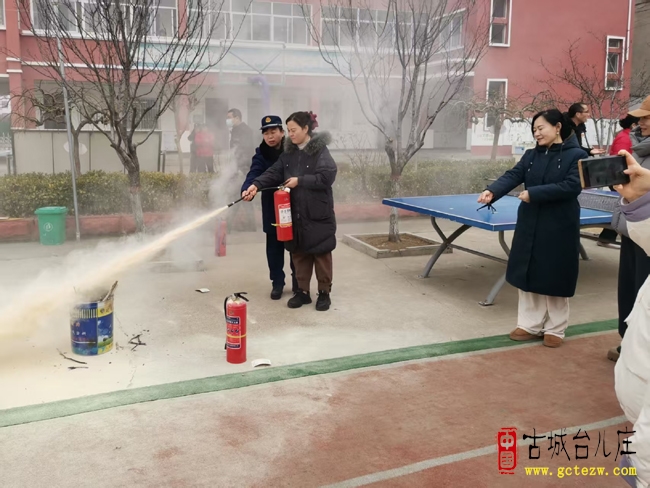 台儿庄区实验小学顺河校区秋季消防安全疏散演练（图）
