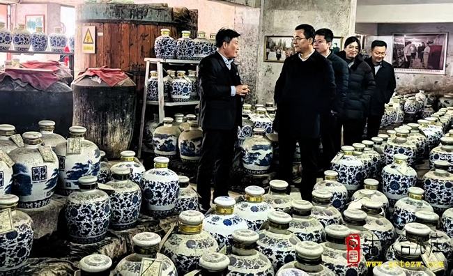 台儿庄区领导调研台庄酒厂 勉励企业助力革命老区乡村振兴（图）