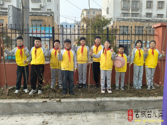 【3·12】“植一抹绿色，溢一片希望”明远实验小学插花校区植树节活动（图）