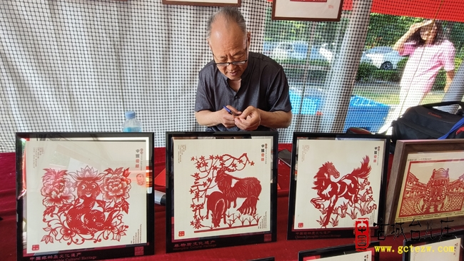 王广明鲁南兰祺剪纸亮相全民阅读,书香台城，传统艺术绽放新光彩（图）