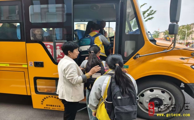 预防为先，安全护航丨台儿庄经济开发区板桥小学校车安全疏散演练（图）