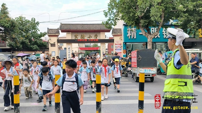 六载坚守护学路：台儿庄“警”色暖人心（图）