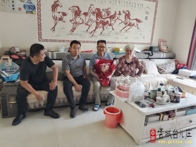 台儿庄区为建国前、抗美援朝老兵过生日（图）