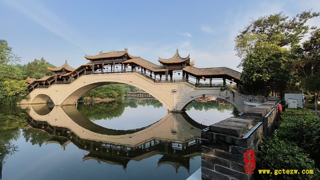 晨曦中的邂逅：游客沉醉台儿庄古城水乡之美（图）