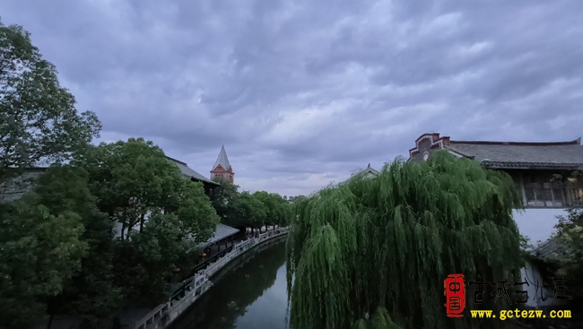 台儿庄古城现绝美云海 远波桥上赏云成热门打卡（图）