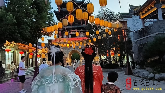 夜游台儿庄古城：邂逅水乡夜色与非遗魅力（图）