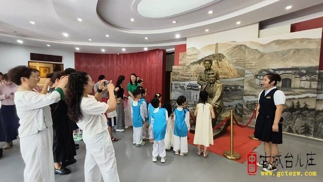 台儿庄游学群走进贺敬之柯岩文学馆 开展开卷有益读书会（图）