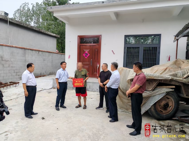 雷锋精神引航，台儿庄助学情暖人心（图）