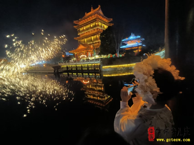 情人节邂逅新春年味，台儿庄古城人潮涌动氛围感拉满（图）