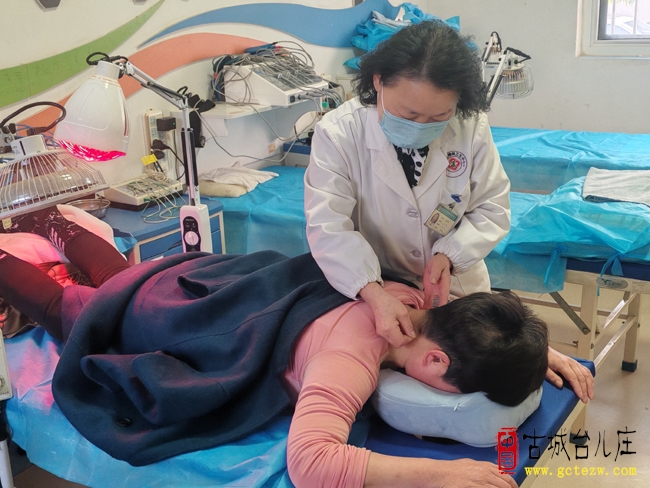 房连英：银针映初心 仁心暖乡邻（图）