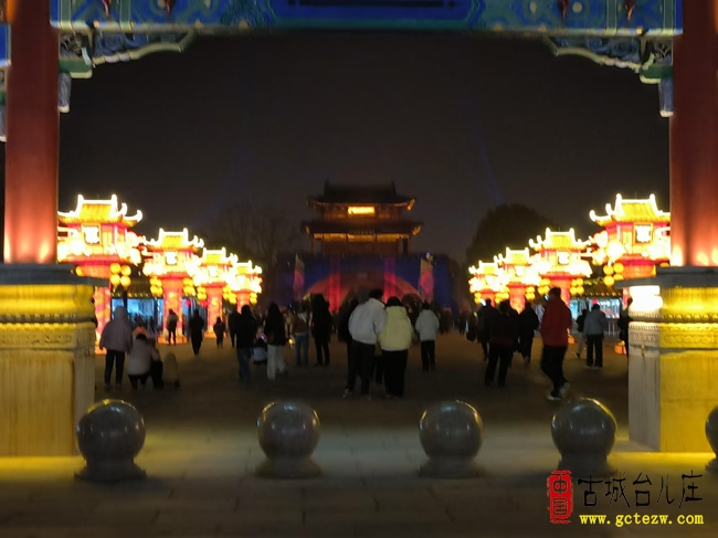 灯火映古城 华章启新篇丨记台儿庄古城东门元宵灯光秀（图）