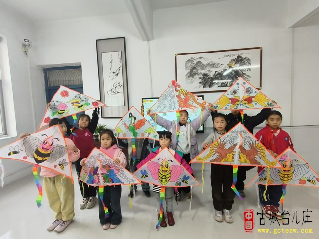 龙抬头绘风筝丨台儿庄文化馆里孩子们“放飞”春日梦想（图）