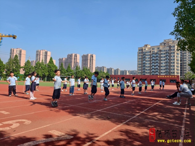 绳彩飞扬 活力鑫昌丨市中区鑫昌路小学举行体育学科素养抽测活动（图）