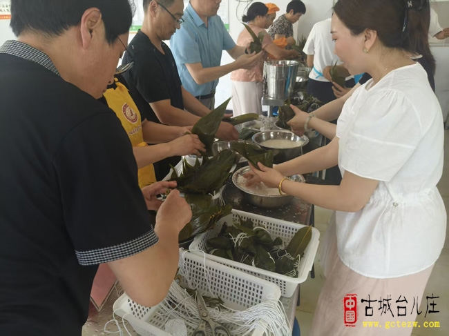 粽叶飘香迎端午 传统文化润童心丨明远实验小学插花校区开展端午包粽子主题活动（图）