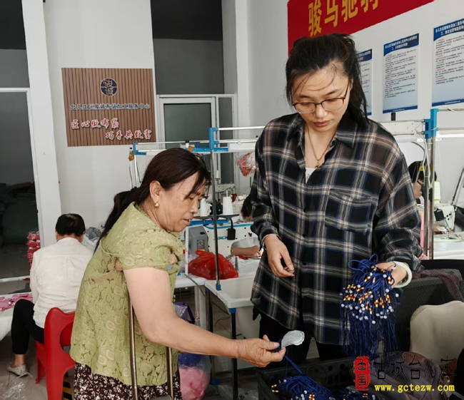 身残志坚勇创业 布袋加工助共富丨台儿庄残疾人张利居家创业带动邻里增收（图）