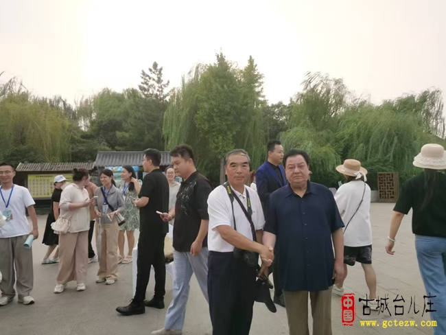 艺润古城暖人心丨李金斗、石富宽走进台儿庄，人民艺术家零距离贴近群众（图）
