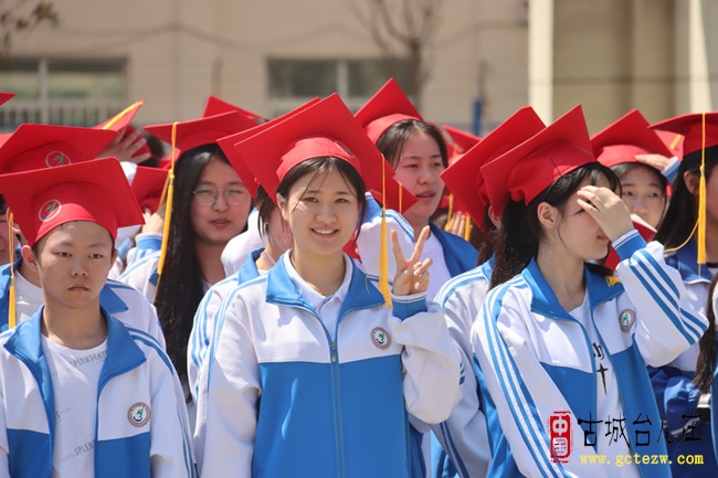 台儿庄区职业中专举行24届毕业生成人礼仪式（图）