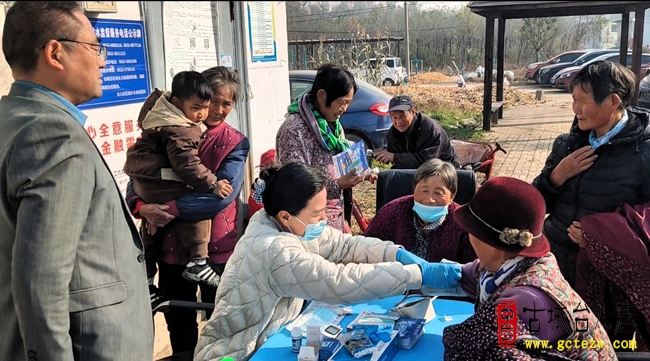 台儿庄尚雅口腔诊所泥沟镇吴代庄村公益行获赞（图）