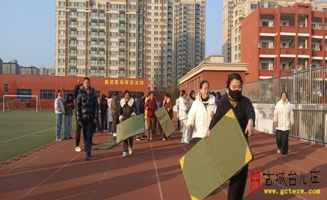 乐动元旦 “趣”享未来丨鑫昌路小学教职工趣味体育活动欢腾上演（图）