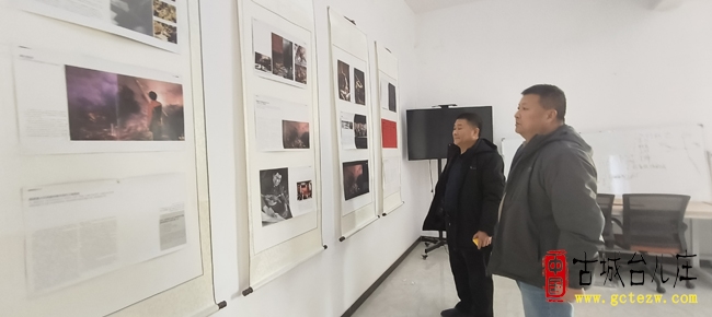 丹青绘忠魂 徐青峰《血战台儿庄——我的历史思考》图片收藏展亮相军创园（图）