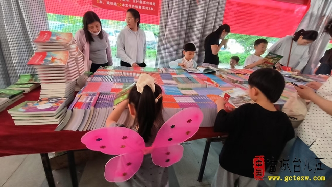 【阅读之美】台儿庄新华书香行听闻书香芬芳（图）