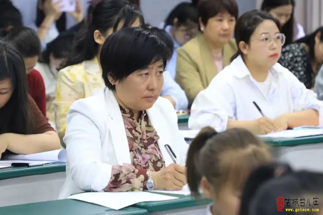 台儿庄区2025年小学语文新课堂达标暨优质课评选活动在明远实小举行（图）