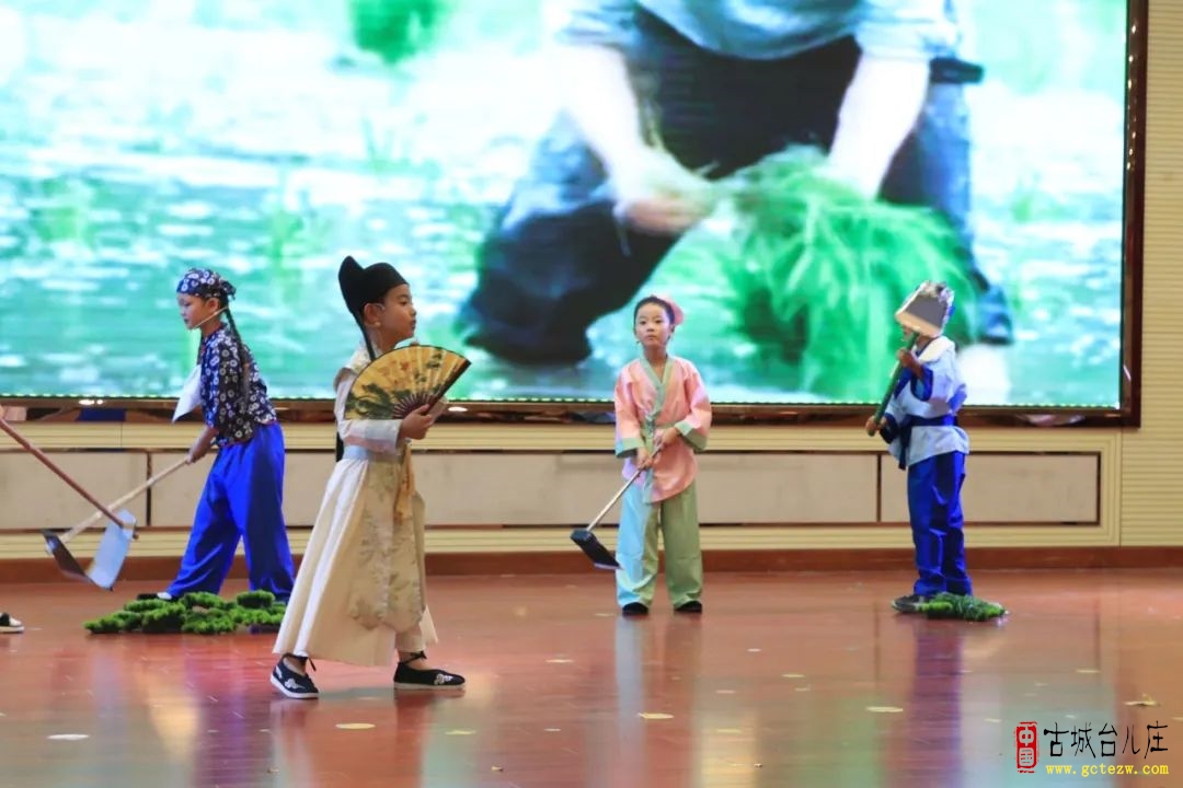 台儿庄区明远实验小学举办“庆六一”暨第二届“诗词课本剧”大赛活动（图）