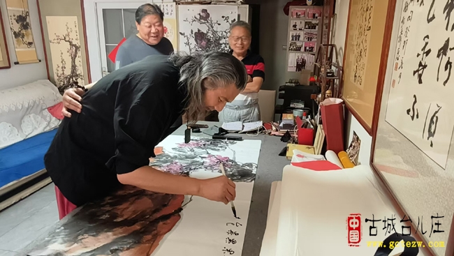书画名家齐聚台儿庄墨香斋 共展艺术风采（图）