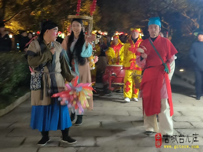 除夕夜游年味浓！台儿庄古城灯河巡游点亮新春，好客山东邀您寻梦（图）