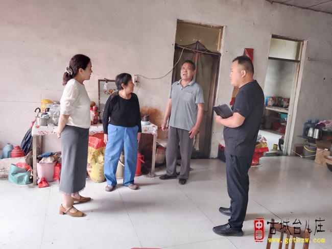 把党和政府的温暖送到困难退役军人心坎上丨台儿庄区退役军人事务局看望困难退役军人（图）