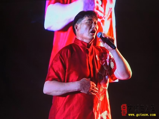 经典回响古城 温柔邂逅夏夜丨朱之文、王唯旖联袂唱响台儿庄台风音乐季（图）