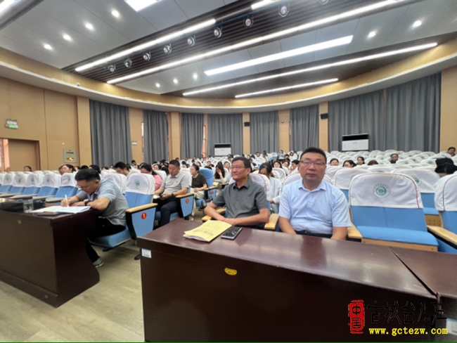 市中区《如何做课题（项目）研究》第三期培训会议在鑫昌路小学顺利举行（图）