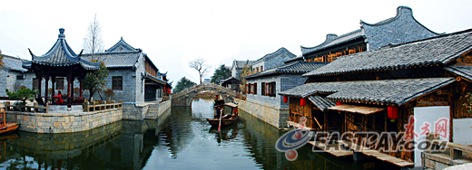 台儿庄古城水系保持完整，仍在使用古运河上古时经典建筑设施