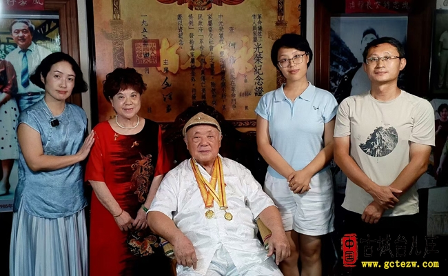 七律·访何平